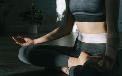 Minimalist room with a yoga mat, conveying a sense of calm.